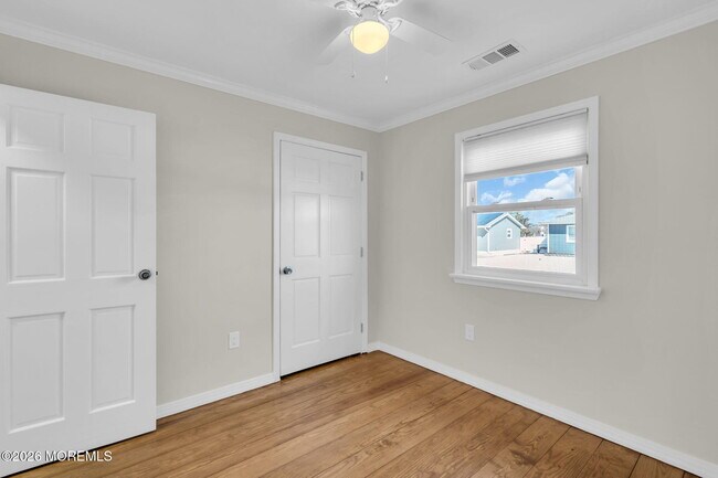 Building Photo - 101 Clearwater Dr