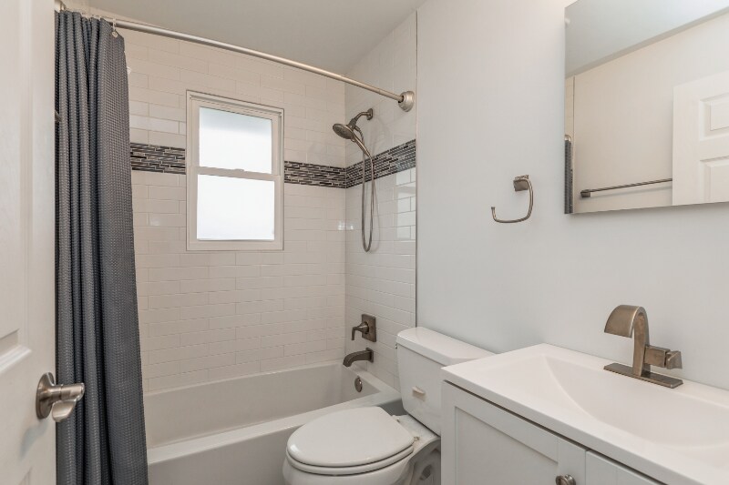 Building Photo - 2415 Plum Tree Rd