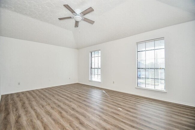Building Photo - 12311 Grove Meadow Dr