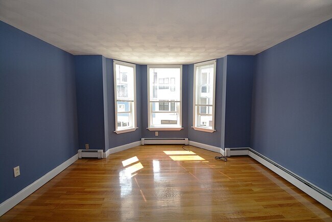 Building Photo - 98 Emerson St