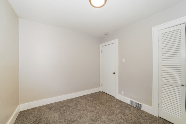 Building Photo - 504 E Forrest Hill Ave