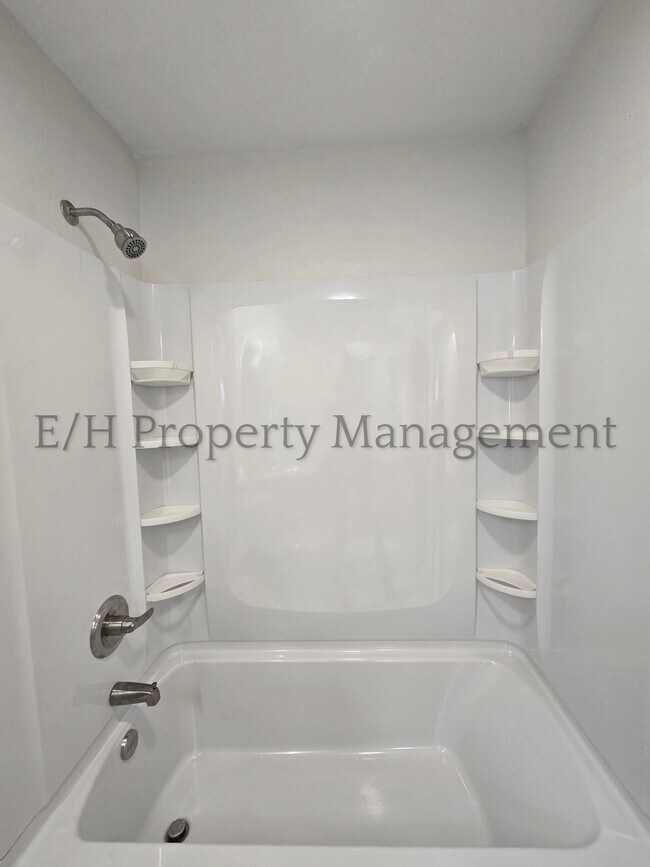 Building Photo - 828 S Pershing St