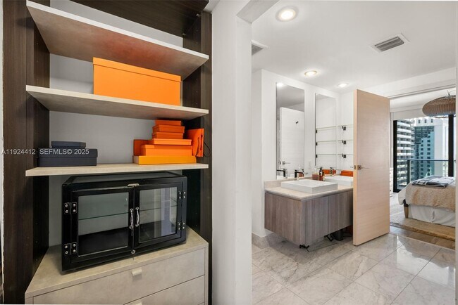 Building Photo - 801 S Miami Ave