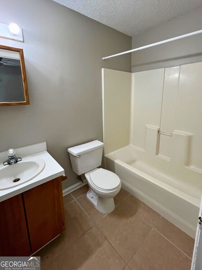 Building Photo - 410 Admiral's Walk Dr