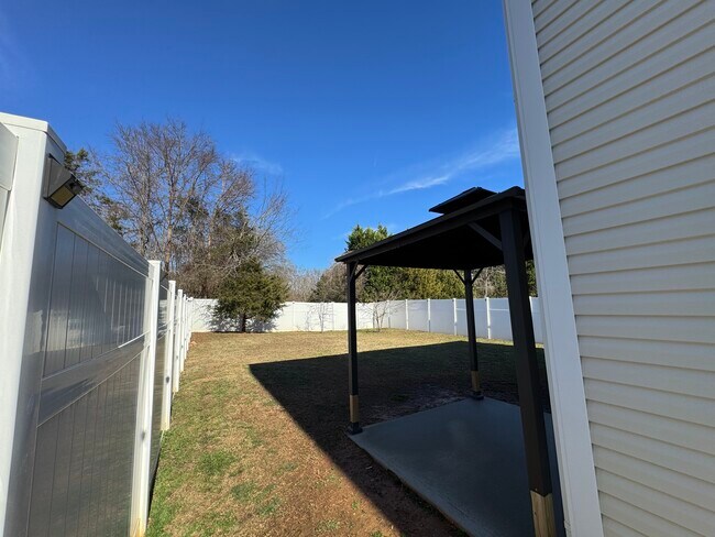 Building Photo - 291 Ranlo Ave