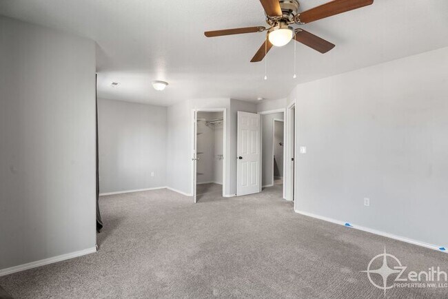 Building Photo - 8213 NE 38th Ct