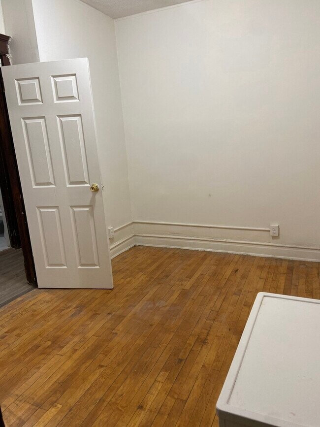 Building Photo - 622 N Trumbull Ave