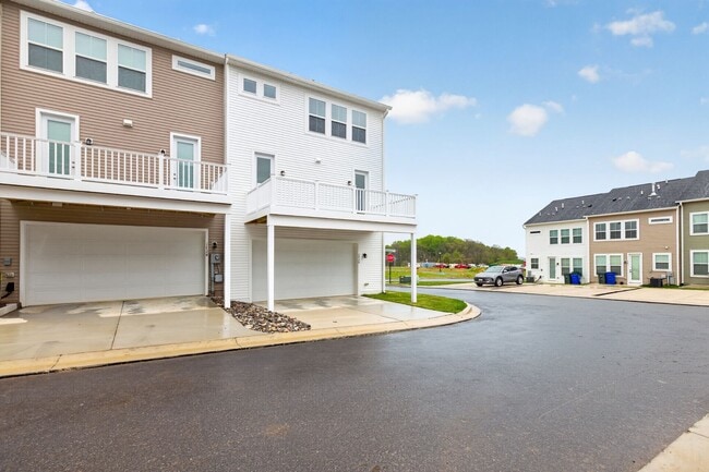 Building Photo - 1726 Blacksmith Wy