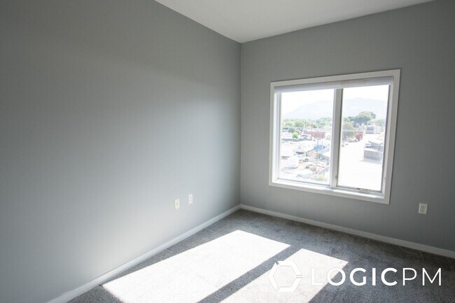 Building Photo - Stunning Condo Unit In Excellent SLC Locat...
