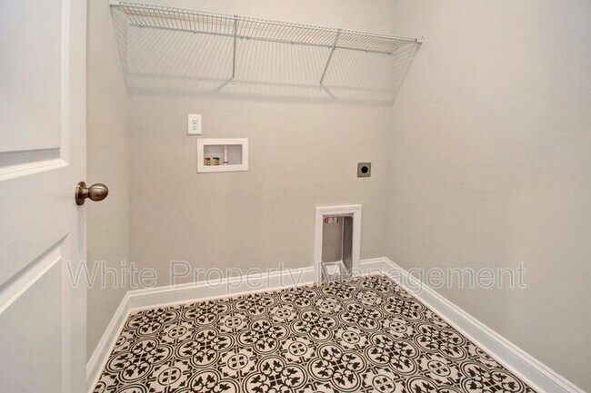 Building Photo - 5914 Ardrey Kell Rd