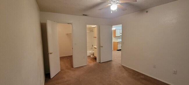 Building Photo - 635 Buoy Ln