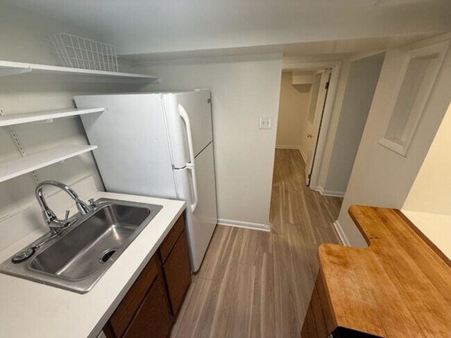 Building Photo - *DREAM LOCATION* 6BR Completely Renovated Duplex