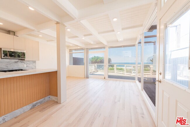 Building Photo - 7273 Birdview Ave