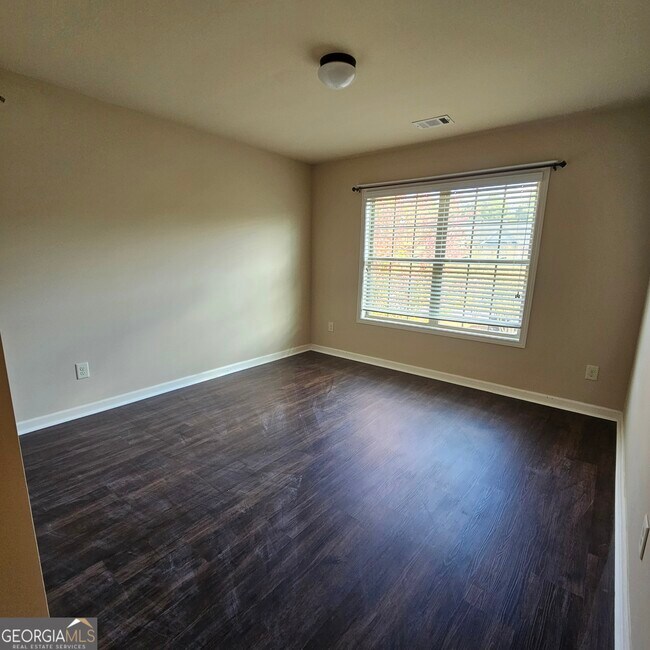 Building Photo - 413 Fern Bay Dr SW