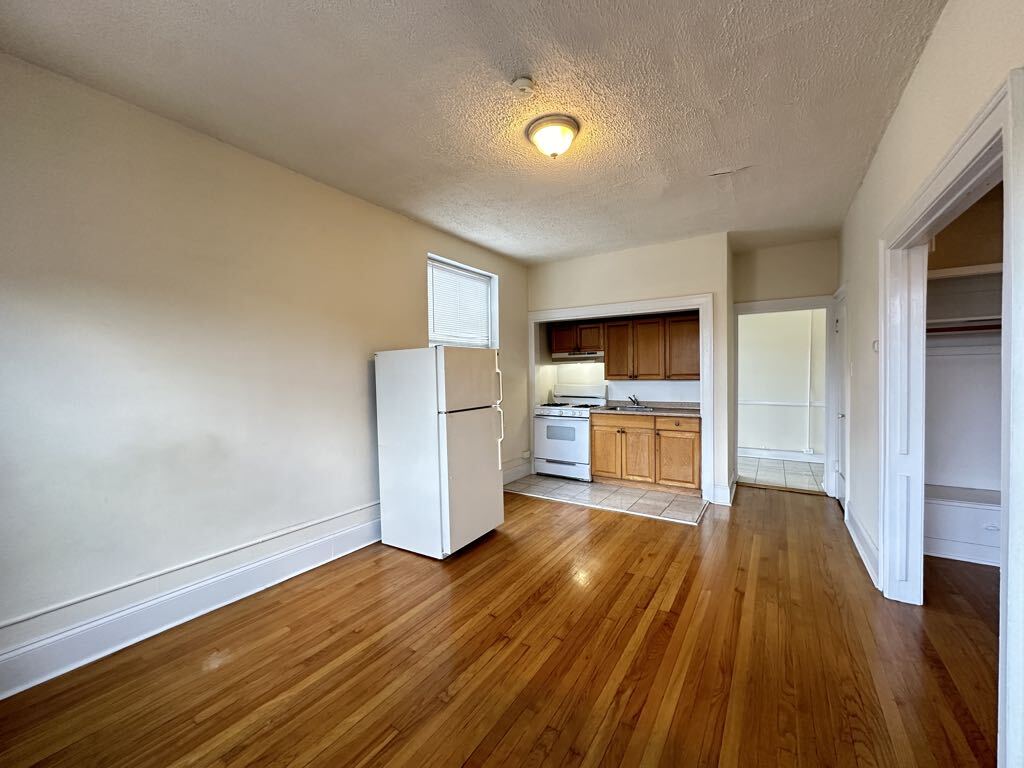 Building Photo - 2737 N Spaulding Ave