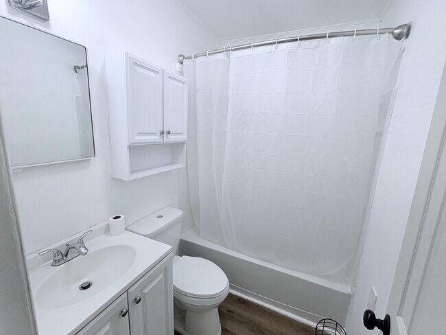 Building Photo - 131 Cole Dr