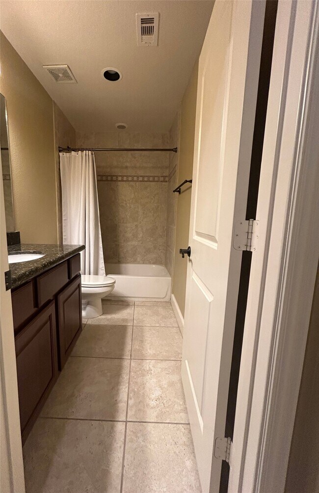 Building Photo - 6353 Richmond Ave.