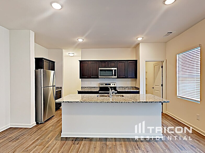 Building Photo - 315 Trail Winds Dr