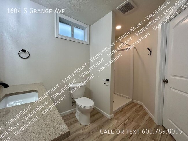 Building Photo - 1604 S Grange Ave