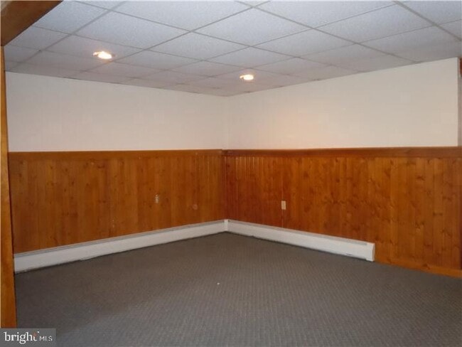 Building Photo - 742 Cherry Ave