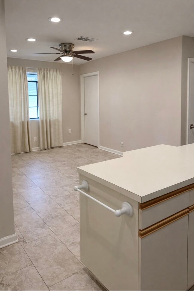 Building Photo - 6822 Neff St