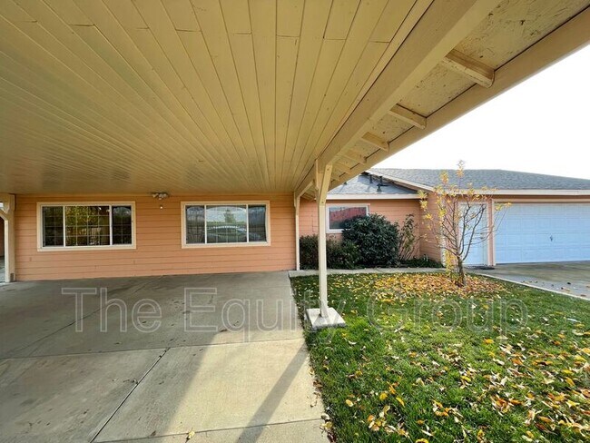Building Photo - 24683 Rd 212
