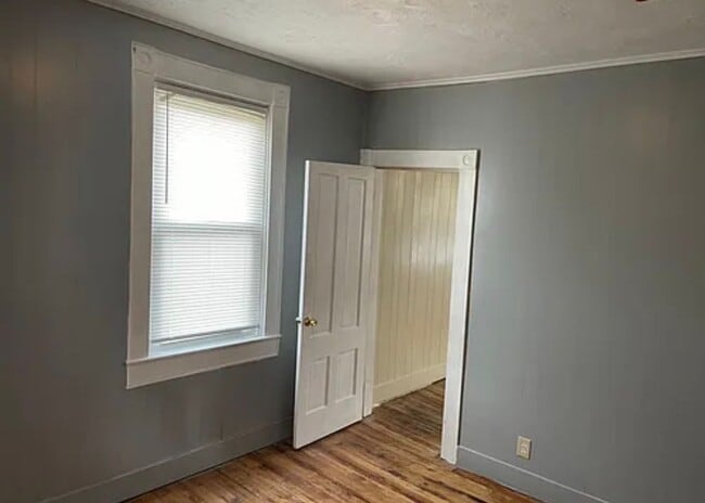 Building Photo - 240 Estes St
