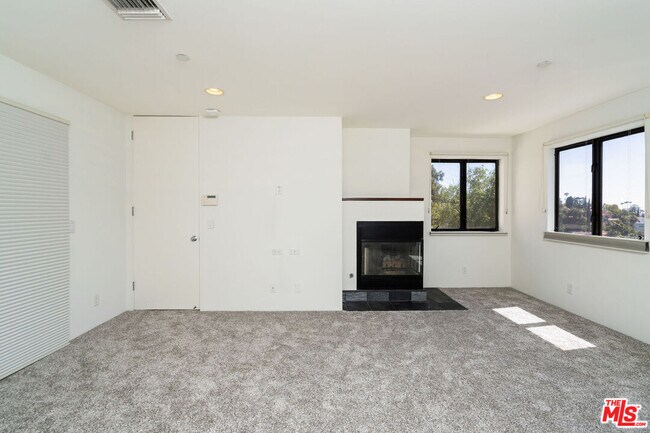 Building Photo - 6441 Bryn Mawr Dr