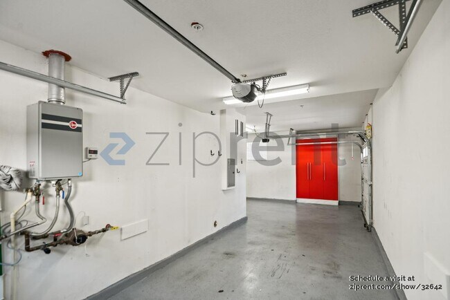 Building Photo - 634 Elderberry Dr