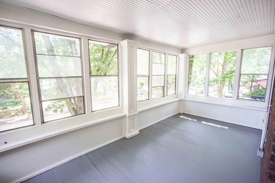 Building Photo - 151 N Evergreen St