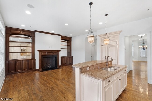 Building Photo - 12 Howland Terrace