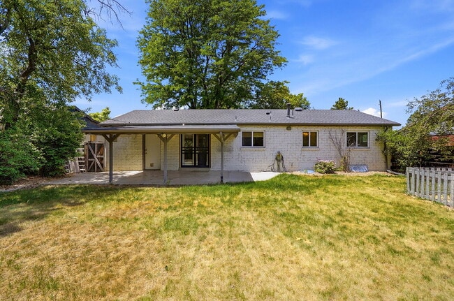 Building Photo - $2,740.95, 4 Beds - 1 Bath, Single Family Home in Denver with Washer and Dryer!