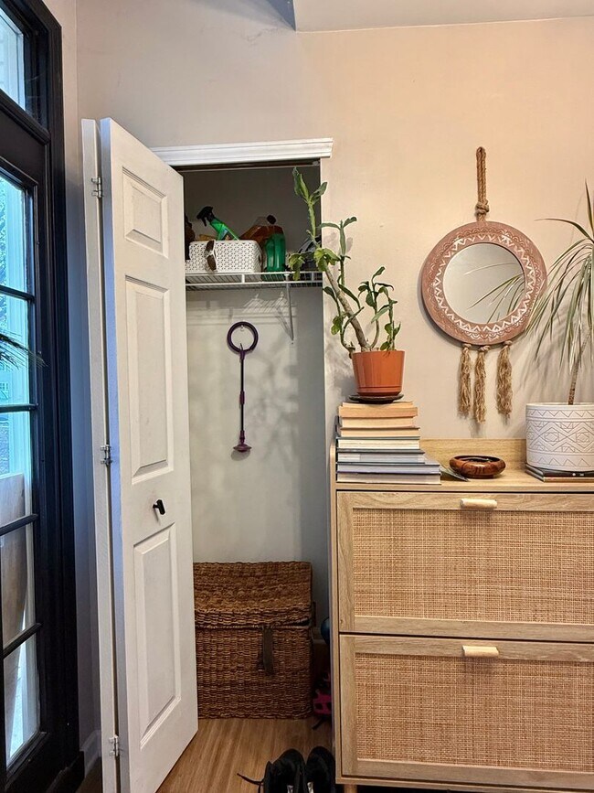 Building Photo - 602 Hamilton St