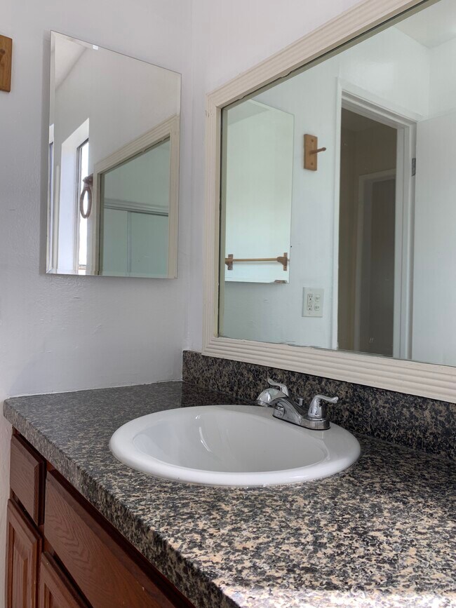 Building Photo - 15526 Chase St