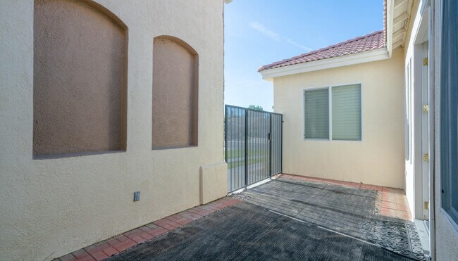 Building Photo - 49142 Barrymore St