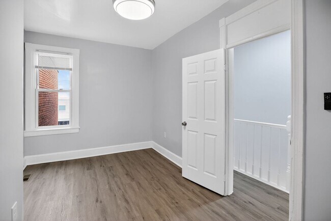 Building Photo - wonderful 3BR 1.5 Bath in the H st Corridor