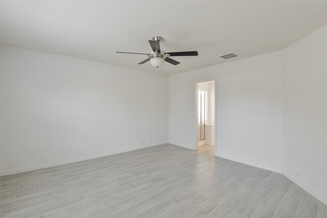 Building Photo - 2825 Woodspring Forest Dr