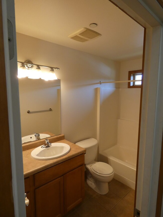 Building Photo - APPLICATION PENDING - Quiet living close t...