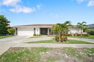 Building Photo - 3916 Doral Dr