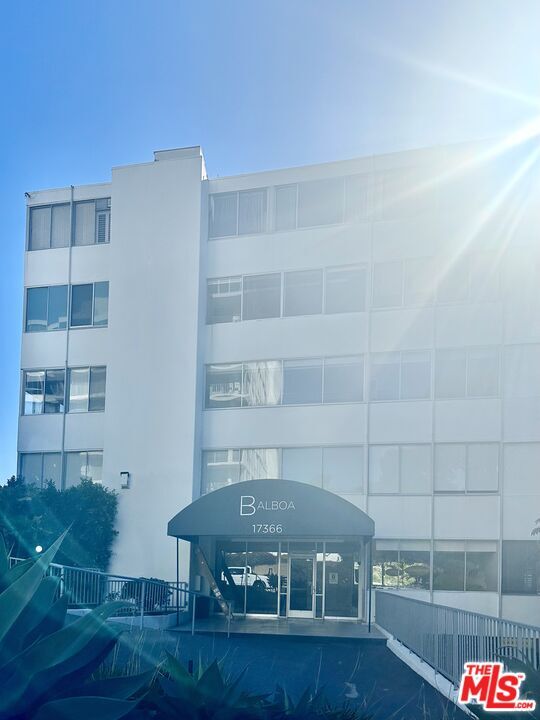 Building Photo - 17366 Sunset Blvd