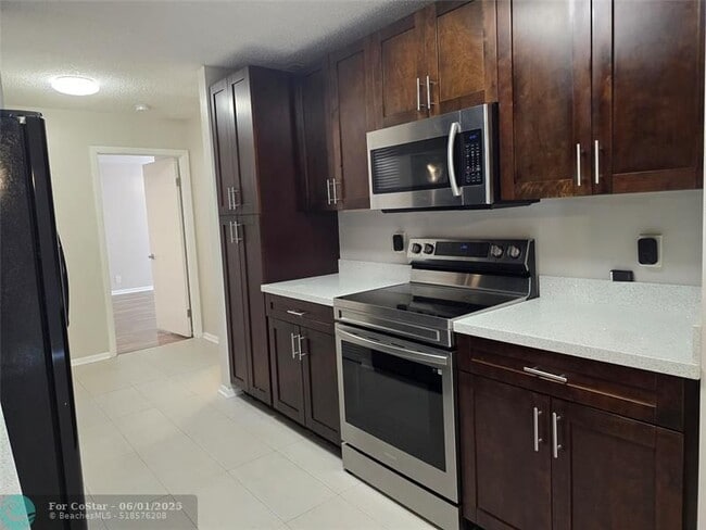 Building Photo - 4455 Carambola Cir N
