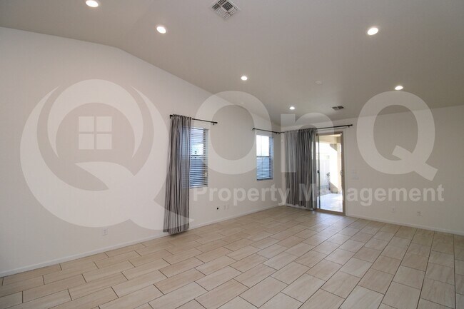 Building Photo - 3270 S Santa Rita Way