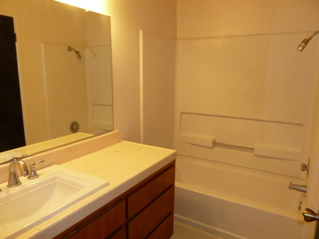 Building Photo - Great Two Story Condo in a Nice Area & Near Gym!