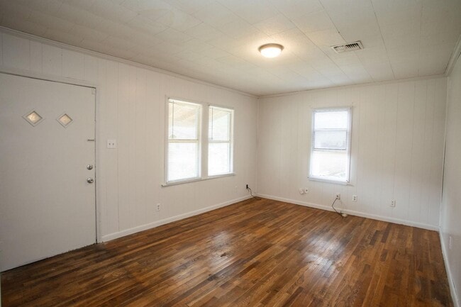 Building Photo - 106 Doc Duhon St