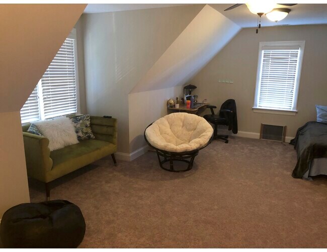 Building Photo - 3940 Grandbridge Dr