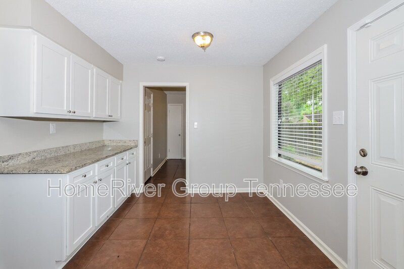 Building Photo - 6370 Kinston Park Dr