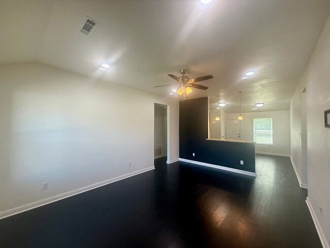 Building Photo - 1113 Meadows Edge Dr