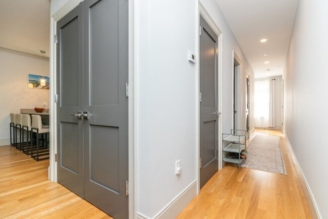 Building Photo - 142 Willard St