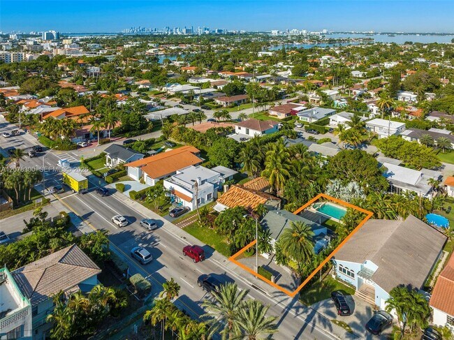 Building Photo - 8934 Harding Ave