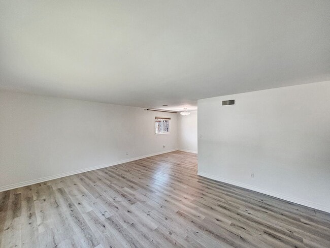 Building Photo - Beautiful 5BD/3BA House Near SDSU W/ W/D, ...